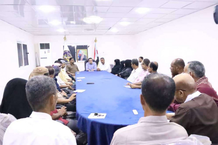 رحب وضاح الحالمي، القائم بأعمال الأمين العام للمجلس الانتقالي الجنوبي، اليوم الثلاثاء، خلال اجتماع الهيئة التنفيذية للمجلس في لحج، بعدد من القيادات المحلية وأعضاء الجمعية الوطنية ومجلس المستشارين، إلى جانب ممثلي النقابات والاتحادات الجنوبية.. وأكد بحضور ممثلي النقابات والاتحادات من المحافظة، أهمية المرحلة وما تتطلبه من تضافر الجهود لمواجهة التحديات الراهنة، مستعرضا القضايا المرتبطة بالأوضاع السياسية والممارسات والسياسات التعسفية التي تنتهجها حكومة الأمر الواقع المدعومة سعوديا، ومحاولات استحداث مكونات تفتقر إلى الحضور الشعبي في الجنوب. الانتقالي وحد الصف الجنوبي الجنوب صلب بالانتقالي وعيدروس المشهد العربي للتفاصيل. اقرأ المزيد من المشهد العربي 