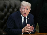 البيت الأبيض يدافع عن حصول ترامب على جائزة الفيفا للسلام