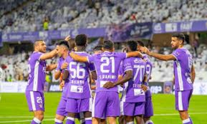 العين يسعى لحسم لقب الدوري الإماراتي أمام الشارقة 