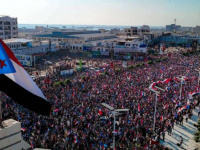 الجنوب يجدد التفويض للرئيس الزُبيدي في مليونية عدن