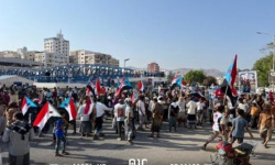 &rlm; تجمهر مهيب لأبناء المكلا استعداداً للاحتفاء بذكرى إعلان عدن