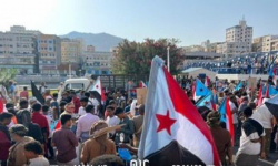انطلاق مسيرة جماهيرية في المكلا احتفاءً بذكرى إعلان عدن