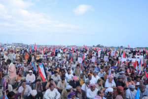جماهير المهرة تجدد التفويض الشعبي للرئيس الزُبيدي