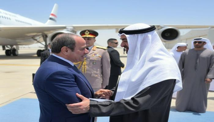 الشيخ محمد بن زايد يستقبل السيسي في زيارة أخوية.. تعزيز التعاون وتأكيد التضامن ضد الا…
