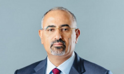 الرئيس الزُبيدي يعزي المناضل الحماطي بوفاة والدته