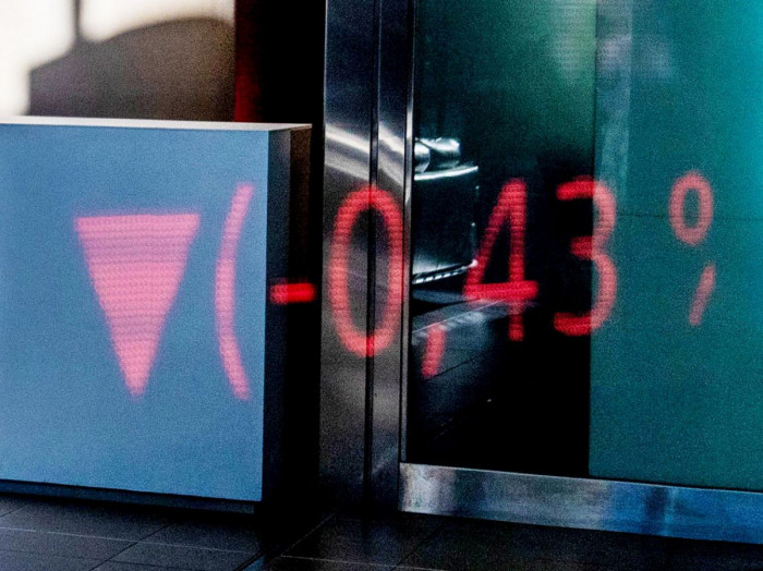 تراجع الأسهم الصينية من أعلى مستوياتها في 11 عاماً 