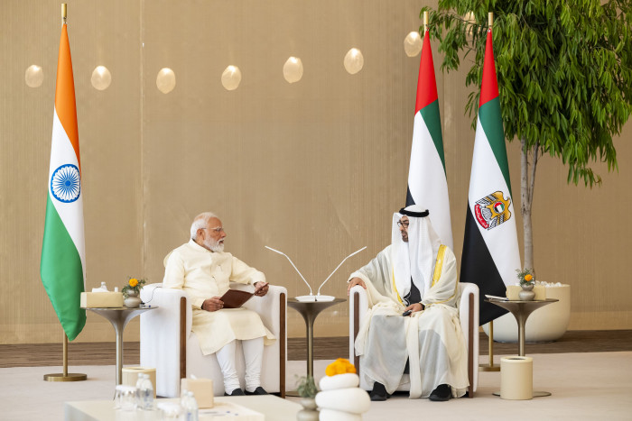 رئيس الإمارات ورئيس وزراء الهند يبحثان تداعيات الأوضاع في الشرق الأوسط 