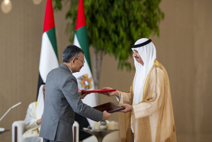 رئيس الإمارات ورئيس وزراء الهند يشهدان توقيع عدد من الاتفاقيات بين البلدين