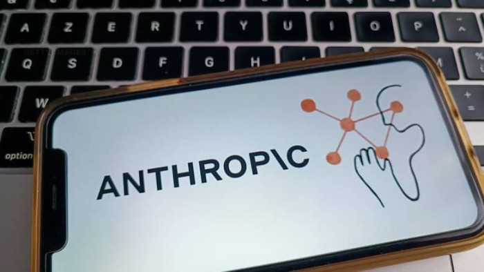 أنثروبيك تدعم كلود بأدوات للمحامين بالتعاون مع تومسون رويترز 