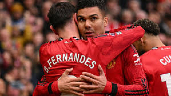 فرنانديز يعادل الرقم القياسي للتمريرات الحاسمة بالدوري في فوز يونايتد على فورست