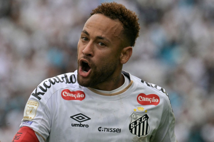 نيمار يرفض الانتقادات السخيفة ويؤكد جاهزيته للمشاركة في كأس العالم