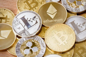 تراجع العملات المشفرة: البيتكوين بأدنى مستوياتها منذ مايو