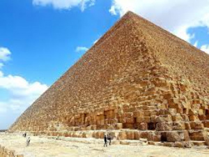 الهرم الأكبر بالجيزة مبني بتصميم مقاوم للزلازل
