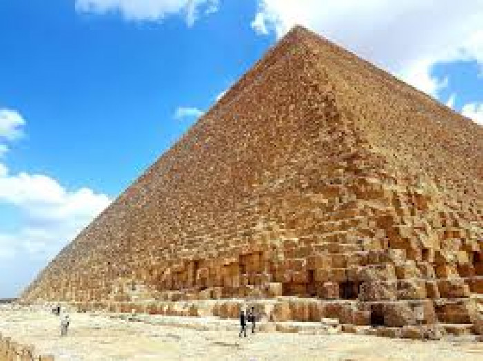 الهرم الأكبر بالجيزة مبني بتصميم مقاوم للزلازل