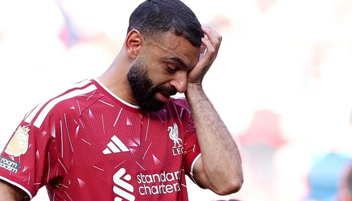 خان تاريخه مع ليفربول.. سونيس يهاجم محمد صلاح بسبب تصريحاته الأخيرة 