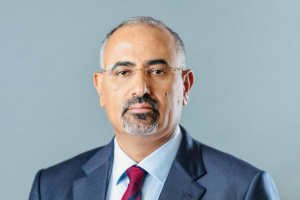 في برقية لشقيقه.. الرئيس الزُبيدي يعزي بوفاة هادي