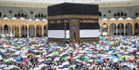 الحجاج المتعجلون يؤدون طواف الوداع
