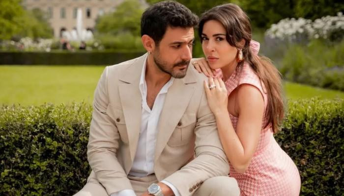 بفيديو مؤثر من ديزني لاند.. سارة أبي كنعان تعلن حملها الأول 