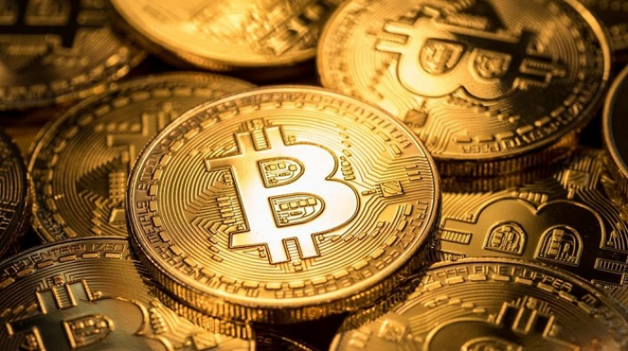 مخاوف الفائدة تهوي بالبيتكوين لمستويات الـ 60 ألف دولار 