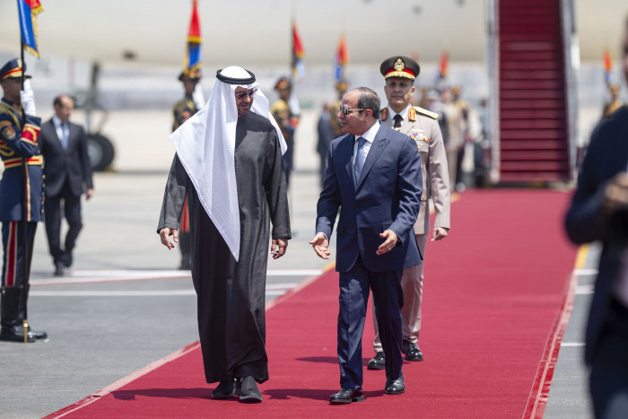 رئيس الإمارات يبحث مع نظيره المصري التطورات الإقليمية رئيس الإمارات يبحث مع نظيره المصري التطورات الإقليمية