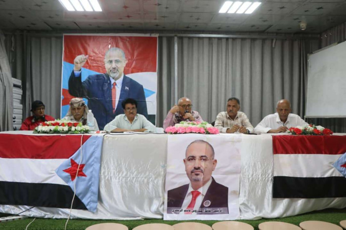 بحثت القيادة المحلية للمجلس الانتقالي الجنوبي العربي في الضالع، خلال اجتماعها اليوم الاثنين، برئاسة العميد عبدالله مهدي سعيد، المستجدات السياسية والعسكرية والخدمية التي تشغل الشارع الجنوبي.. وأكدت بحضور رئيس كتلة الضالع في الجمعية الوطنية الجنوبية، الدكتور عبده المعطري، أن الإجراءات التي تستهدف المجلس ومؤسساته لا تمثل استهدافاً لكيان سياسي فحسب، بل تمس إرادة شعب الجنوب وحقه المشروع في التعبير عن تطلعاته. للتفاصيل. اقرأ المزيد من المشهد العربي 