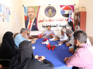 انتقالي أبين يناقش الأوضاع الخدمية والمعيشية في المحافظة