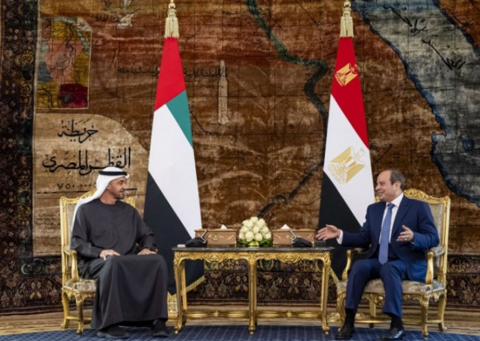 رئيس الإمارات يلتقي نظيره المصري على هامش قمة مجموعة السبع رئيس الإمارات يلتقي نظيره المصري على هامش قمة مجموعة السبع