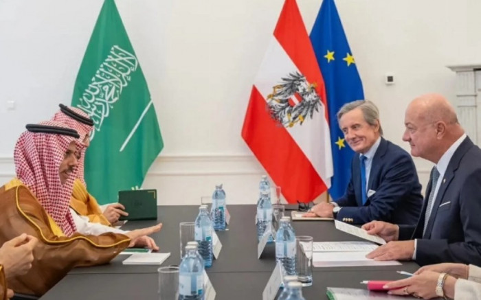 وزير الخارجية السعودي يبحث مع المستشار النمساوي تعزيز العلاقات الثنائية 