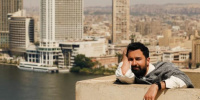 من فوق أسطح القاهرة.. أحمد حاتم يخطف الأنظار بجلسة تصوير استثنائية