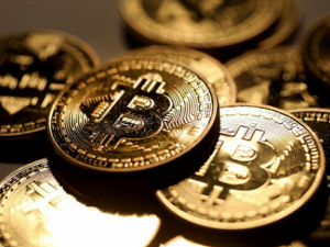 العملات المشفرة ترتد صعوداً والبيتكوين تتجاوز 63 ألف دولار