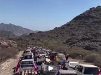 طوفان بشري يزحف نحو ساحة العروض بالعاصمة عدن