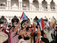 توافد الجماهير إلى ساحة الدلة للمشاركة بمليونية رفض الوصاية