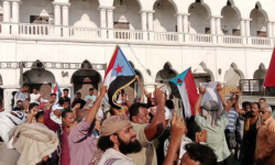 توافد الجماهير إلى ساحة الدلة للمشاركة بمليونية رفض الوصاية