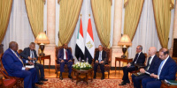 وزير الخارجية المصري يبحث مع نظيره السوداني سبل تعزيز العلاقات الثنائية