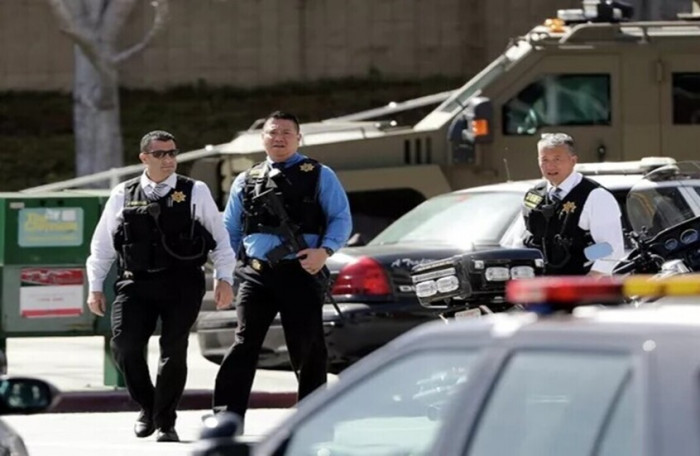 إصابة 13 شخصاً إثر إطلاق نار على حشد في شيكاغو إصابة 13 شخصاً إثر إطلاق نار على حشد في شيكاغو
