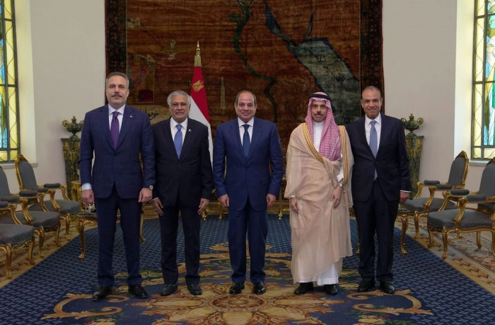 الرئيس المصري يؤكد ضرورة ضمان حرية الملاحة والالتزام بمبادئ حسن الجوار الرئيس المصري يؤكد ضرورة ضمان حرية الملاحة والالتزام بمبادئ حسن الجوار