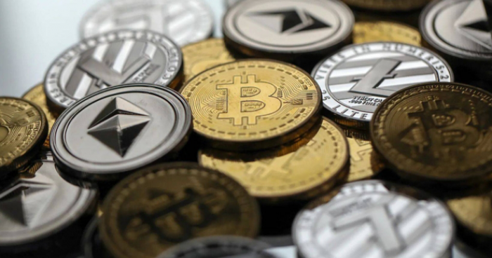 العملات المشفرة تعمق خسائرها بضغط من مخاوف الفائدة الأمريكية 