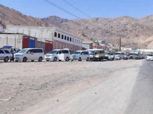 أزمة نقص الغاز تضرب مدن ساحل حضرموت وطوابير أمام المحطات