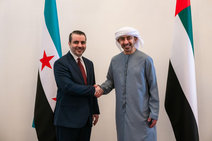 عبدالله بن زايد ووزير الخارجية السوري يبحثان تعزيز التعاون بين البلدين