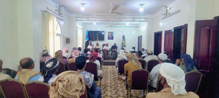 انتقالي تريم يناقش تداعيات تدهور الأوضاع المعيشية والخدمية