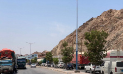 مواطنون يوقفون ناقلات نفط في ديس المكلا احتجاجا على انهيار الخدمات