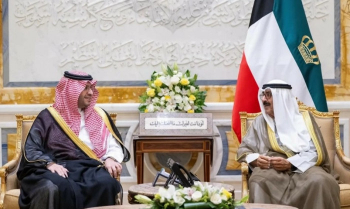 أمير الكويت يستقبل الأمير تركي بن محمد بن فهد في قصر بيان