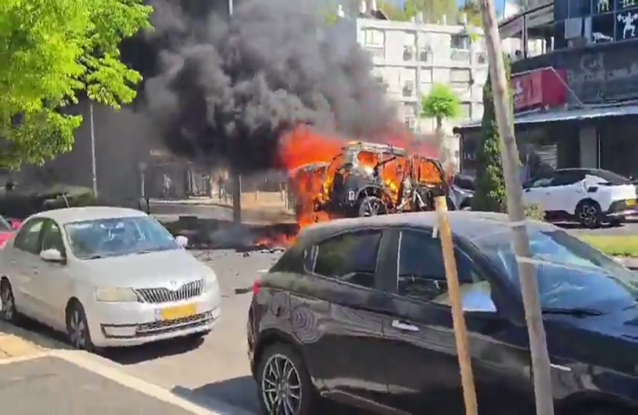 مقتل شخص جراء انفجار سيارة في مدينة حيفا مقتل شخص جراء انفجار سيارة في مدينة حيفا