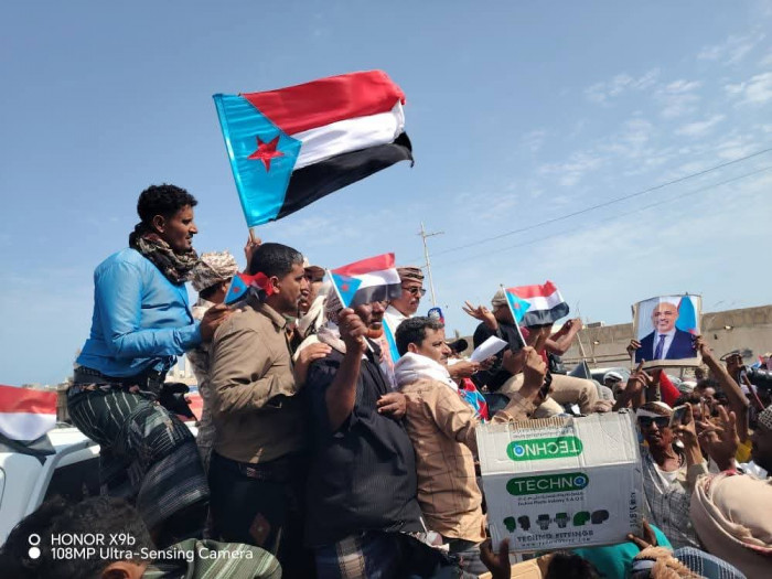 جماهير سقطرى ترفض الوصاية السعودية على أرض الجنوب جماهير سقطرى ترفض الوصاية السعودية على أرض الجنوب