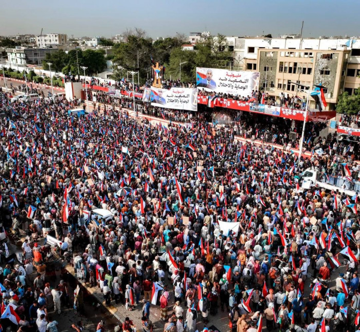 مليونية 7/7 ونداء الواجب الوطني.. الجنوب في مواجهة مرحلة مفصلية لانتزاع السيادة مليونية 7/7 ونداء الواجب الوطني.. الجنوب في مواجهة مرحلة مفصلية لانتزاع السيادة