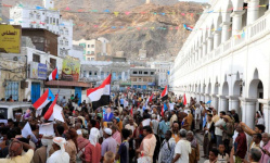 جماهير المكلا تتحدى الرصاص في مليونية رفض الوصاية السعودية