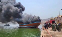 اندلاع حريق على متن مركب في ميناء المعلا
