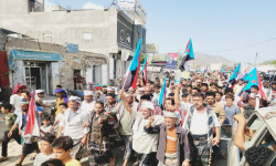 حشود ردفان ترفض صفقة إطلاق سراح متورطين بدماء الشهداء