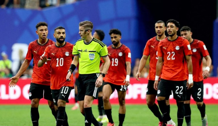 "فيفا" يقرر استبعاد حكم مباراة مصر والأرجنتين