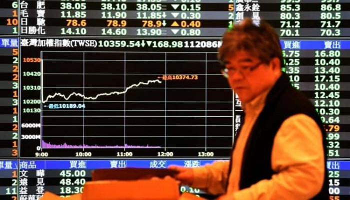 تراجع الأسهم اليابانية وسط صعود النفط وتقلب السندات 